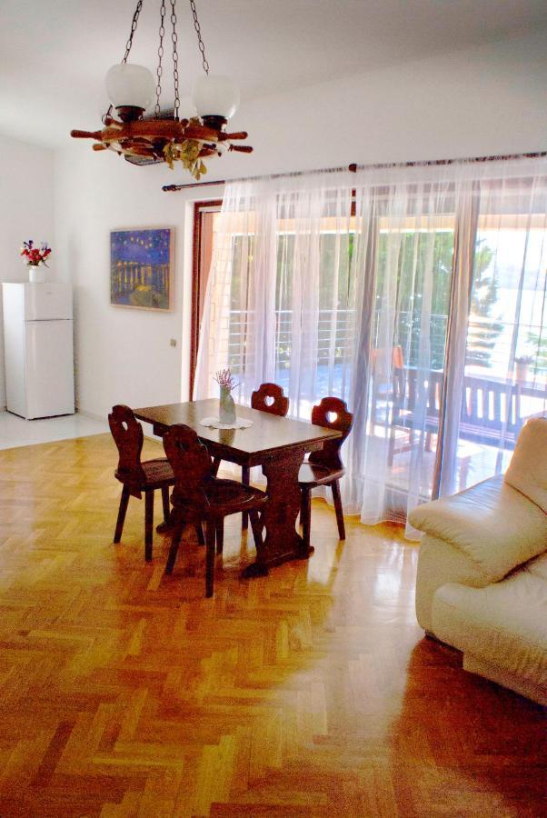 Apartmani Ribarica**** カルロバッグ エクステリア 写真