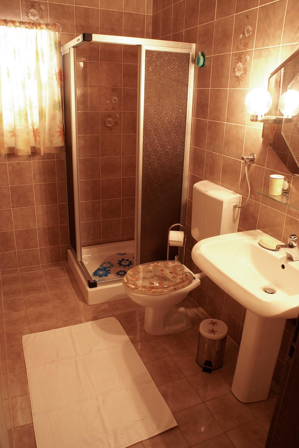 Apartmani Ribarica**** カルロバッグ エクステリア 写真