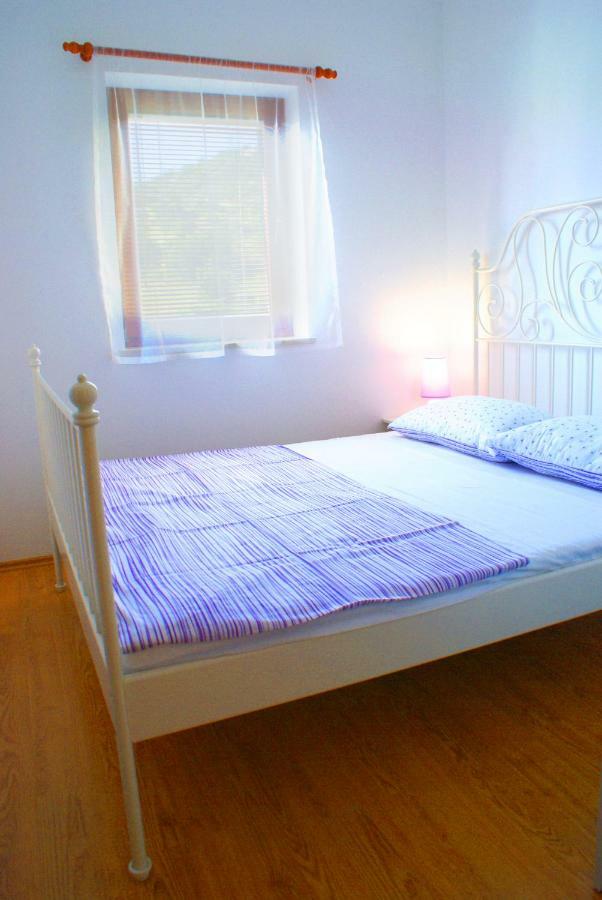 Apartmani Ribarica**** カルロバッグ エクステリア 写真